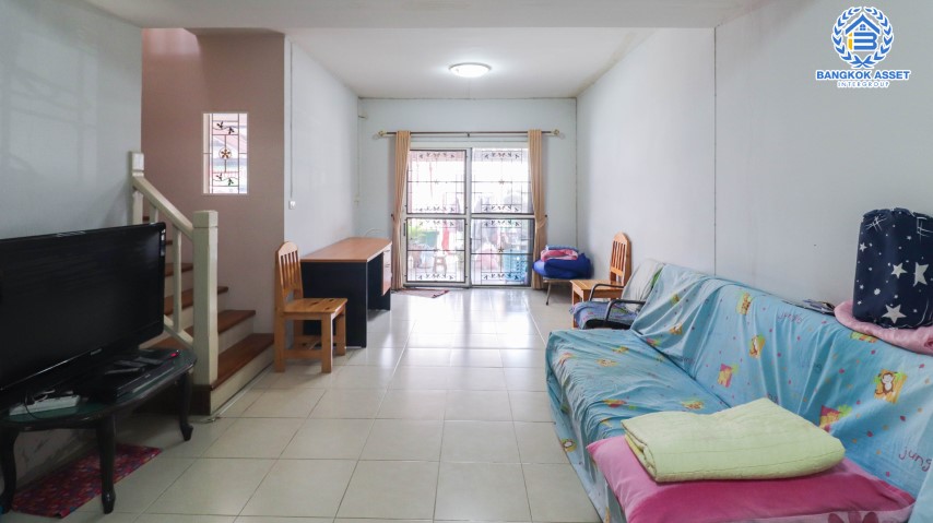 *****ทาวน์เฮ้าส์มือสอง ม.พฤกษา49/1 กาญจนาภิเษก เนื้อที่กว้าง 17.40 ตร.ว. ฟังก์ชัน 3 ห้องนอน 2 ห้องน้ำ 1 ที่จอดรถ สภาพสวย แถมแอร์ 1 เครื่อง พร้อมเข้าอยู่ได้เลย! บนทำเลดี เชื่อมต่อถนนกาญจนาภิเษก ถนนรัตนาธิเบศร์ ใกล้รถไฟฟ้าสายสีม่วง "สถานีตลาดบางใหญ่" และจุดขึ้นทางด่วน "กาญจนาภิเษก"